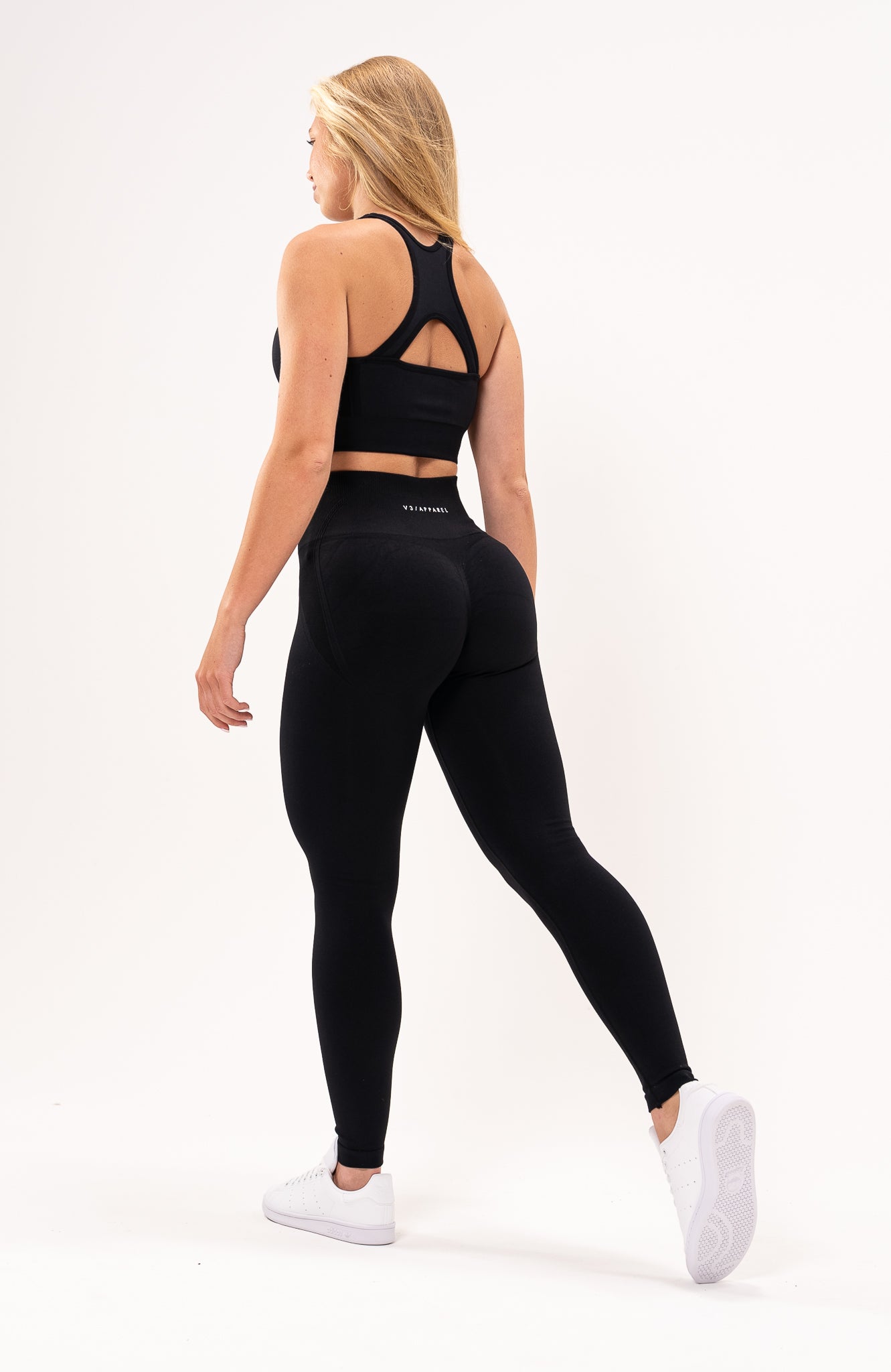 V3 Apparel Women's Tempo seamless scrunch bum shaping high waisted leggings in black – Squat proof sports tights for Gym workouts training, Running, yoga, bodybuilding and bikini fitness.